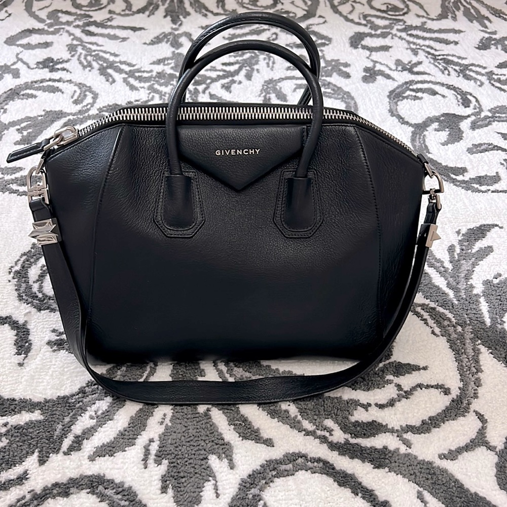Givenchy Antigona Medium